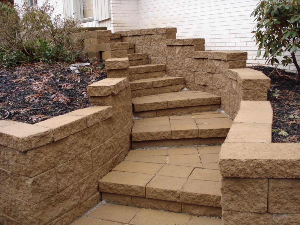Curved paver steps